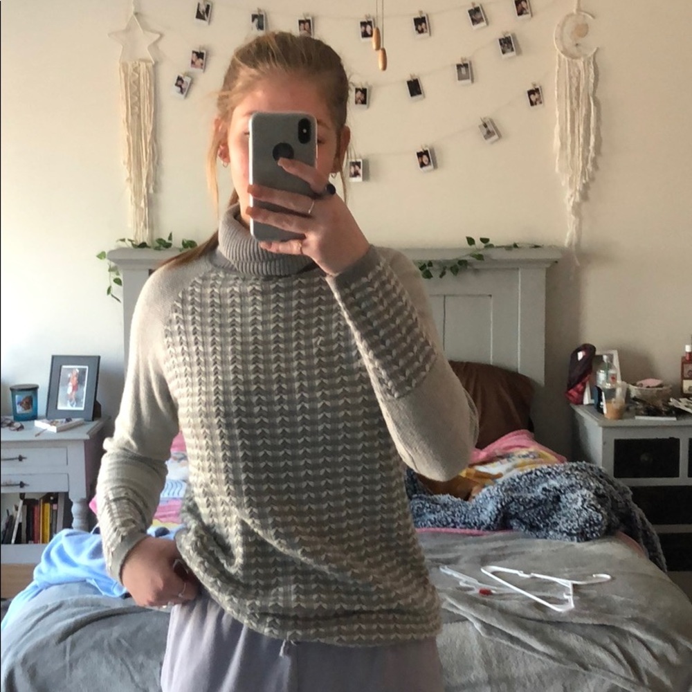 gray and white knit turtle neck sweater!